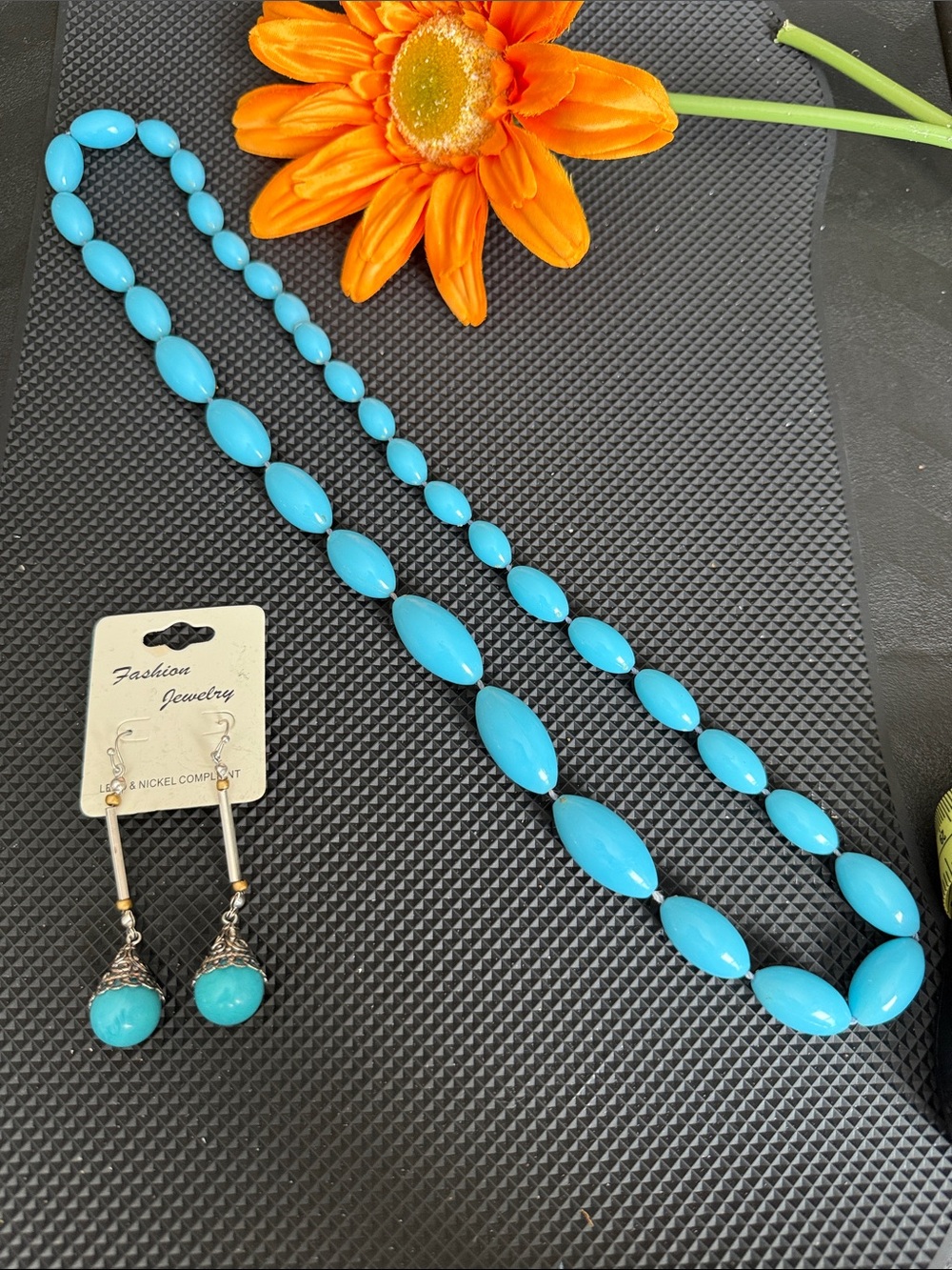 Fashion Jewelry Bright Turquoise Bead Necklace with Matching Earrings